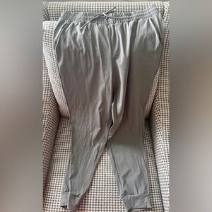 Soma Wknd TechSport Joggers Women’s Large in Platinum Grey
